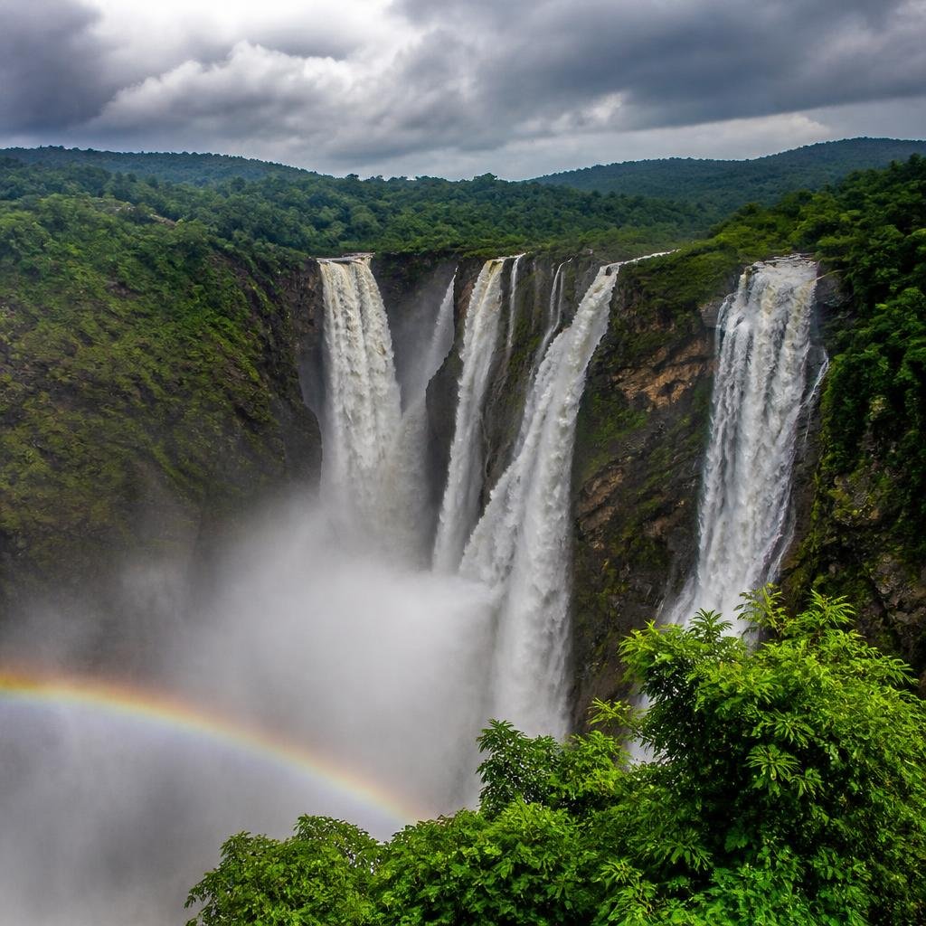 Cinematic view of the Jog Falls weekend getaway — India travel photography